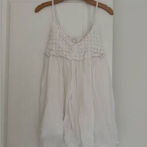 YURA boutique women’s White crochet accent strap mini sun dress size medium